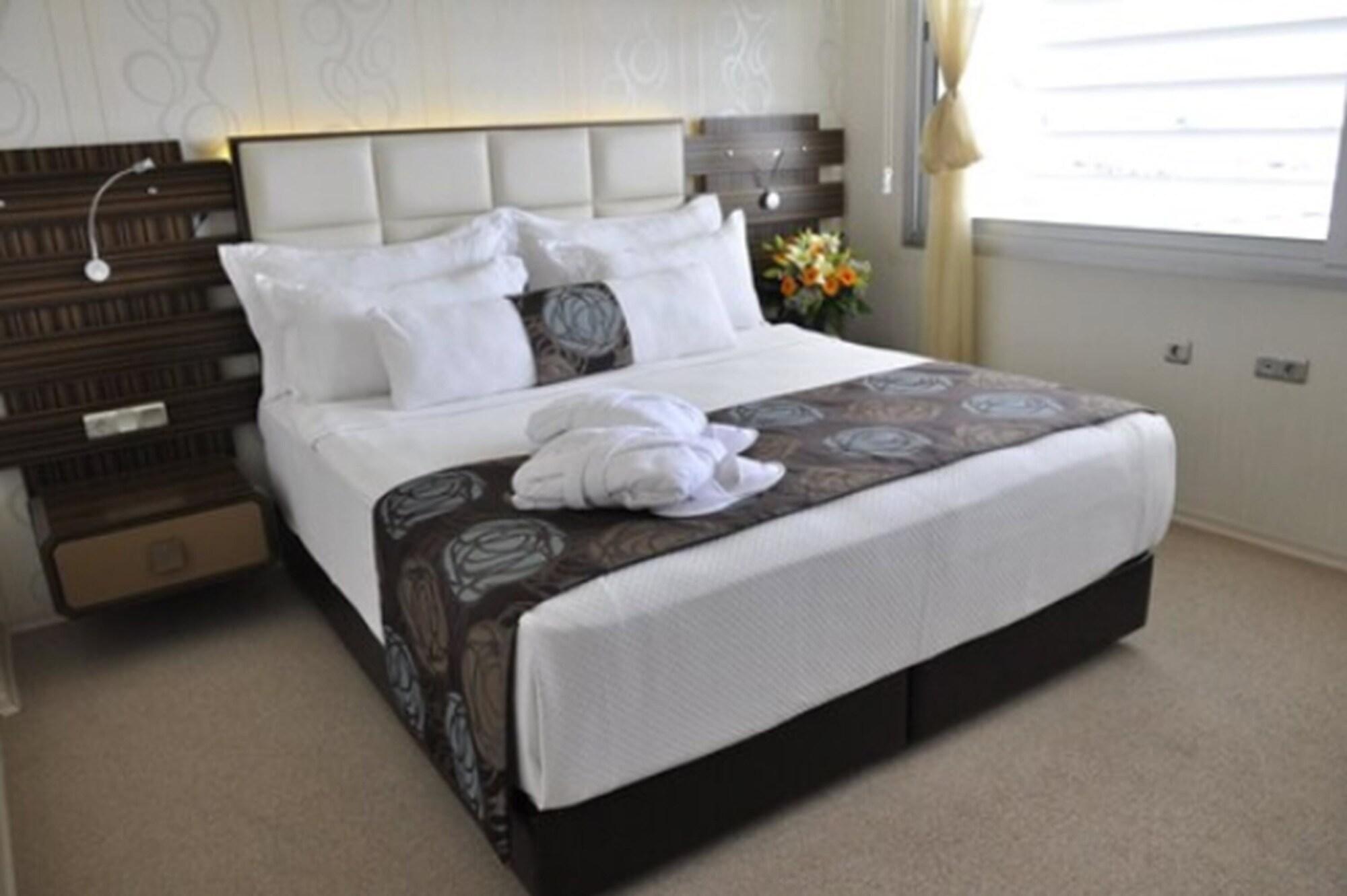 Orty Airport Hotel Izmir Bagian luar foto
