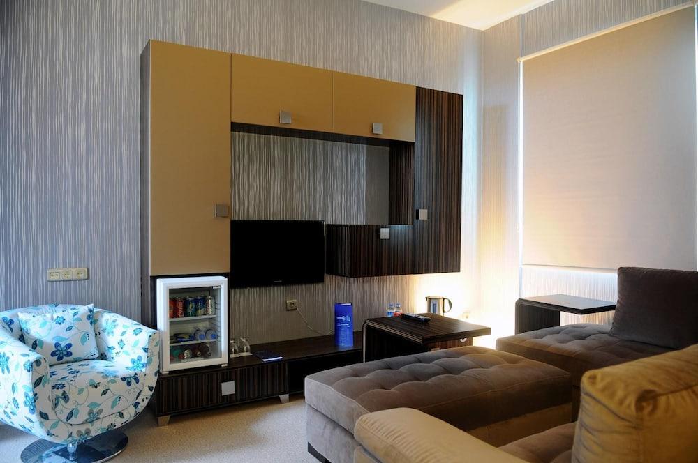 Orty Airport Hotel Izmir Bagian luar foto