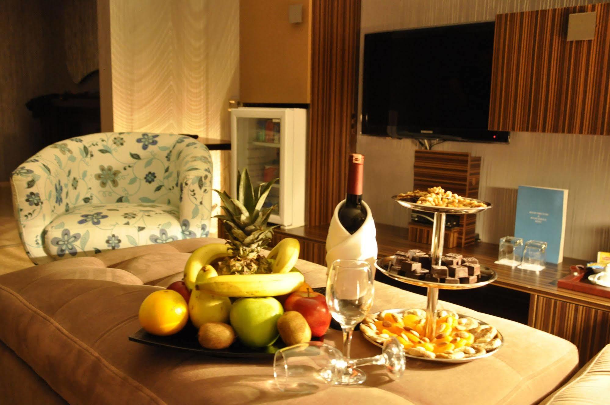 Orty Airport Hotel Izmir Bagian luar foto