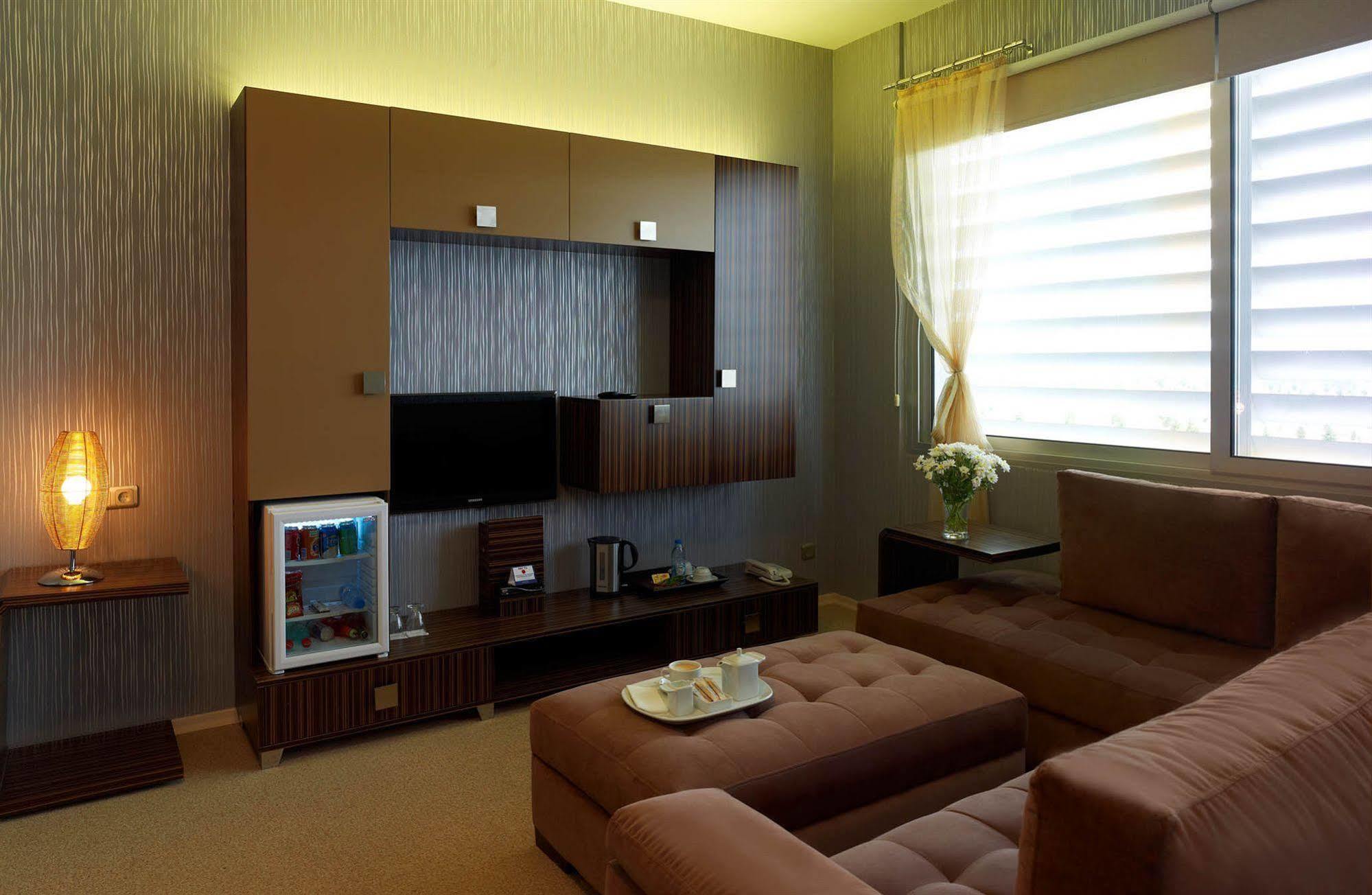 Orty Airport Hotel Izmir Ruang foto