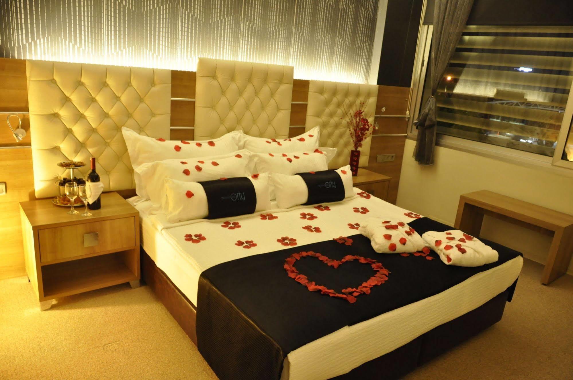 Orty Airport Hotel Izmir Bagian luar foto