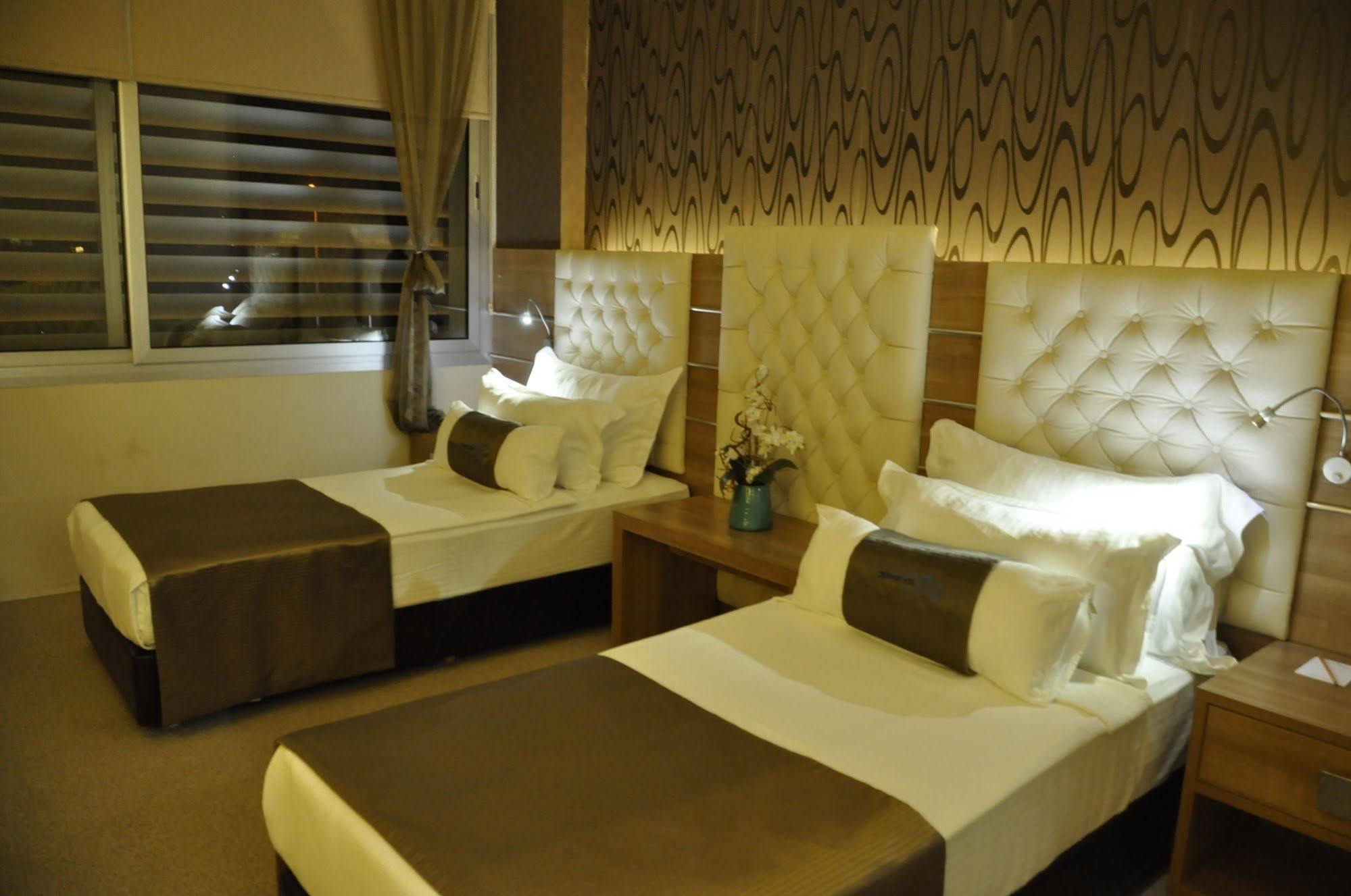 Orty Airport Hotel Izmir Bagian luar foto