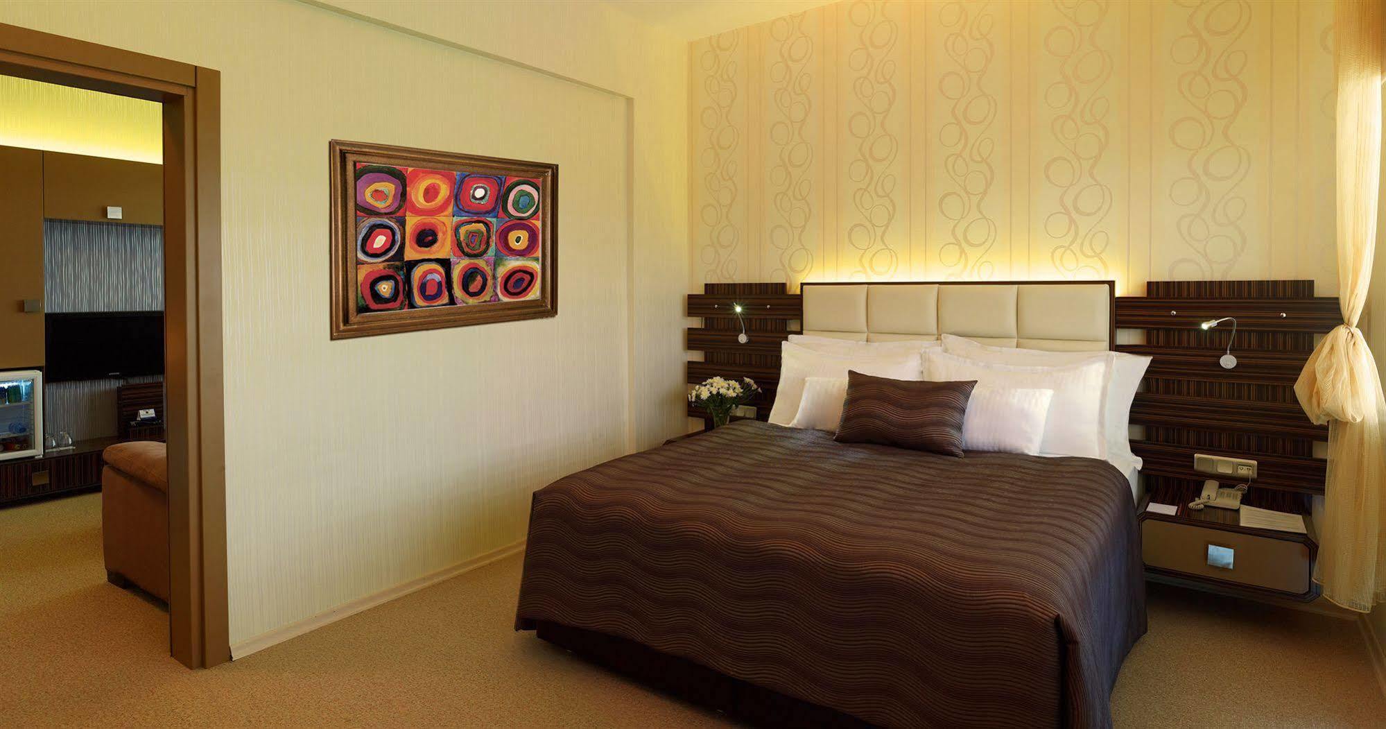 Orty Airport Hotel Izmir Ruang foto